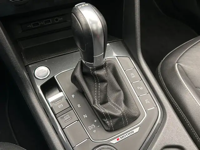 Volkswagen Tiguan view 12