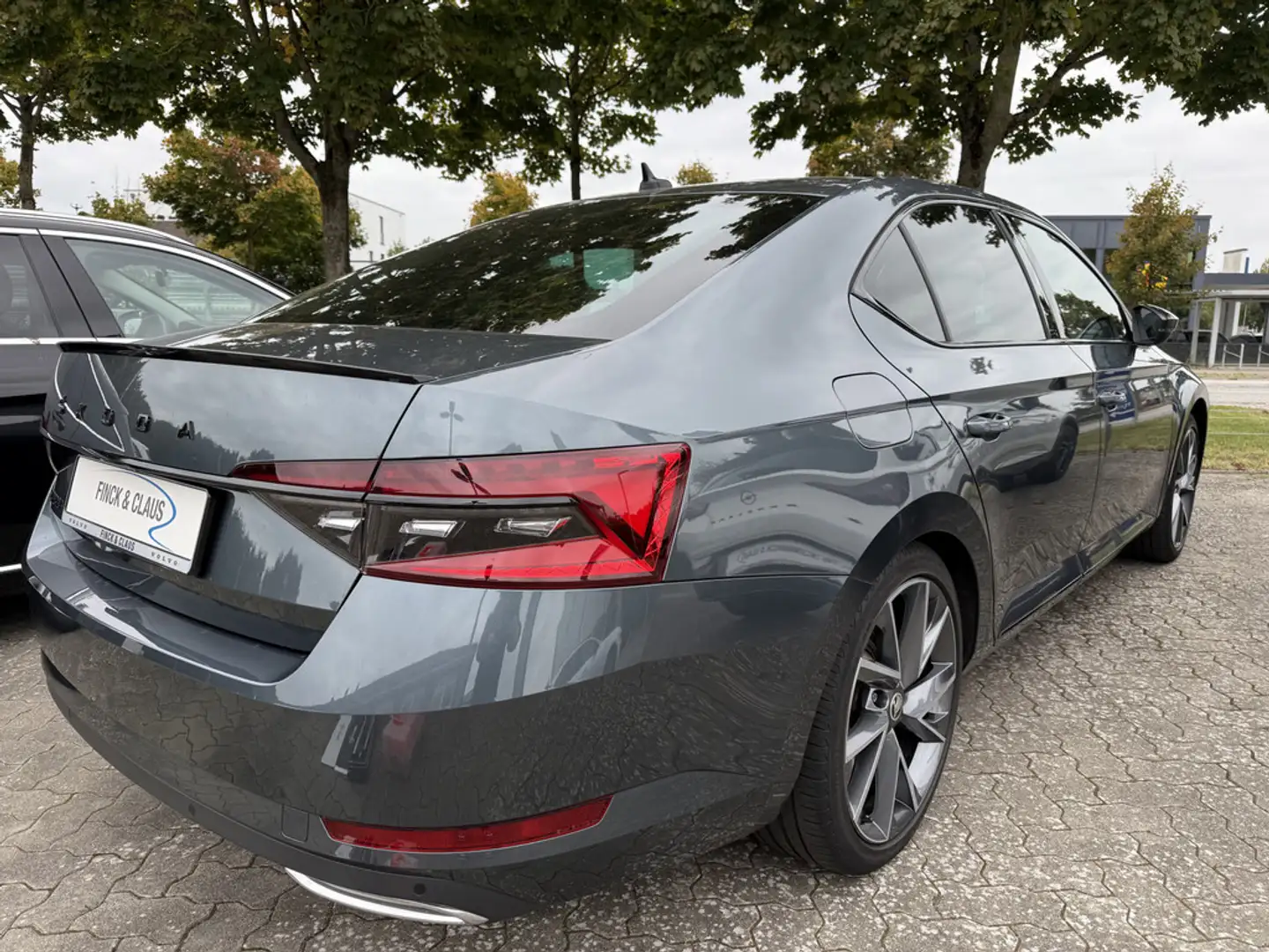 Skoda Superb 1.5 TSI ACT SportLine Grau - 2