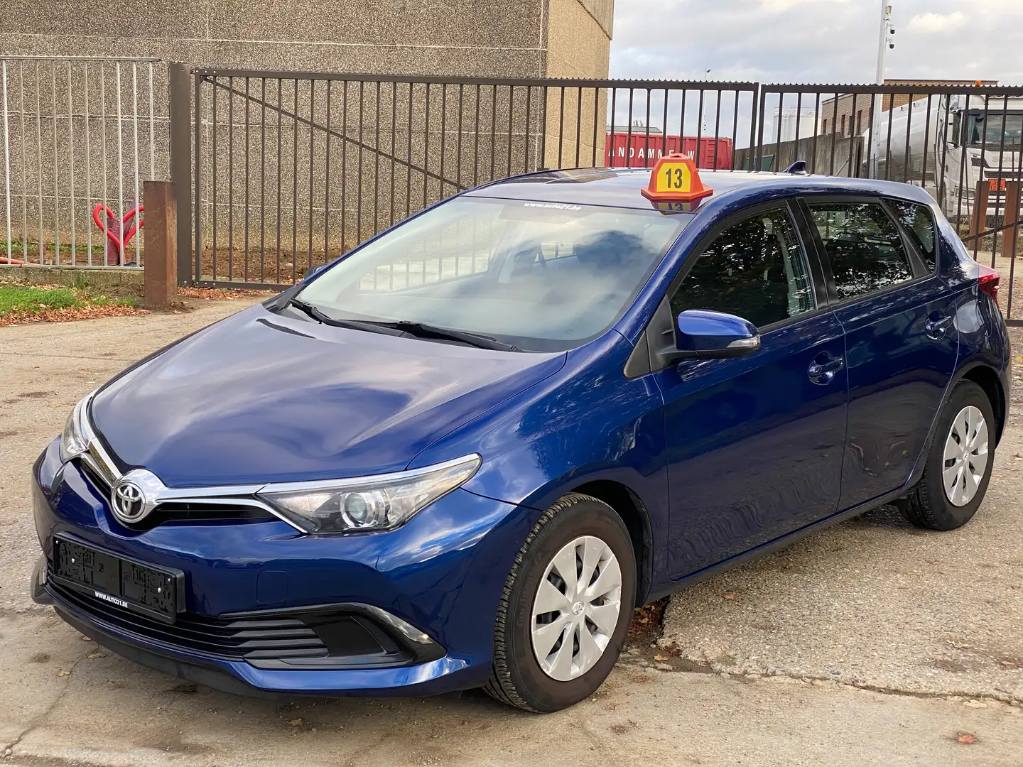 Toyota Auris Auris 1.33i VVT-i Active Blau - 1