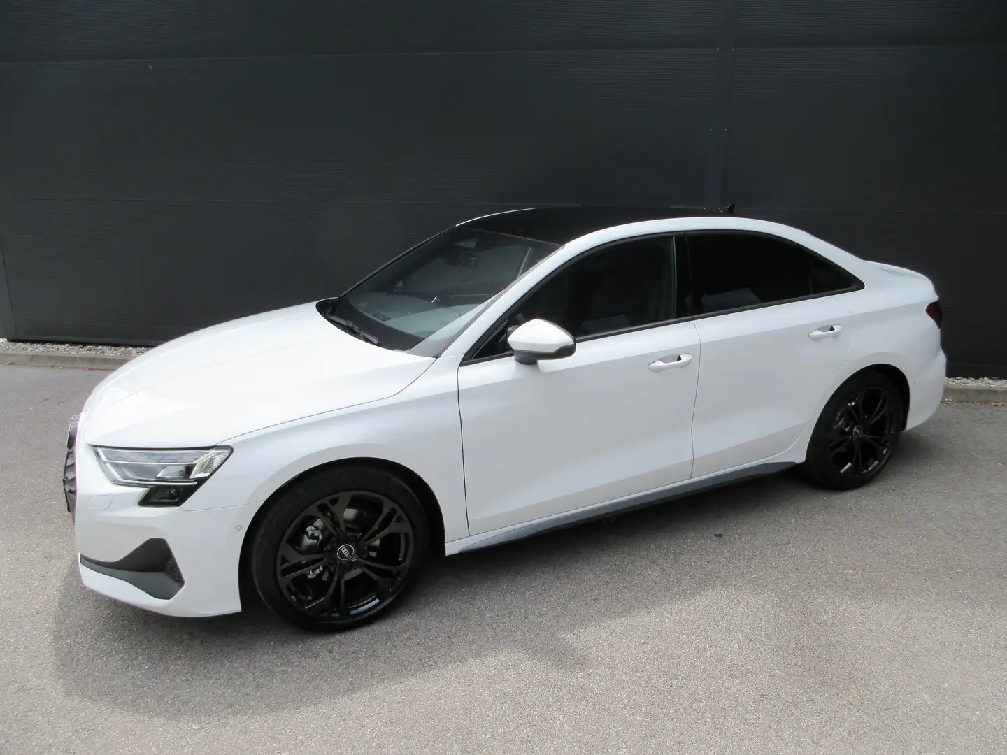Audi A3 Limousine 30 TFSI Weiß - 2