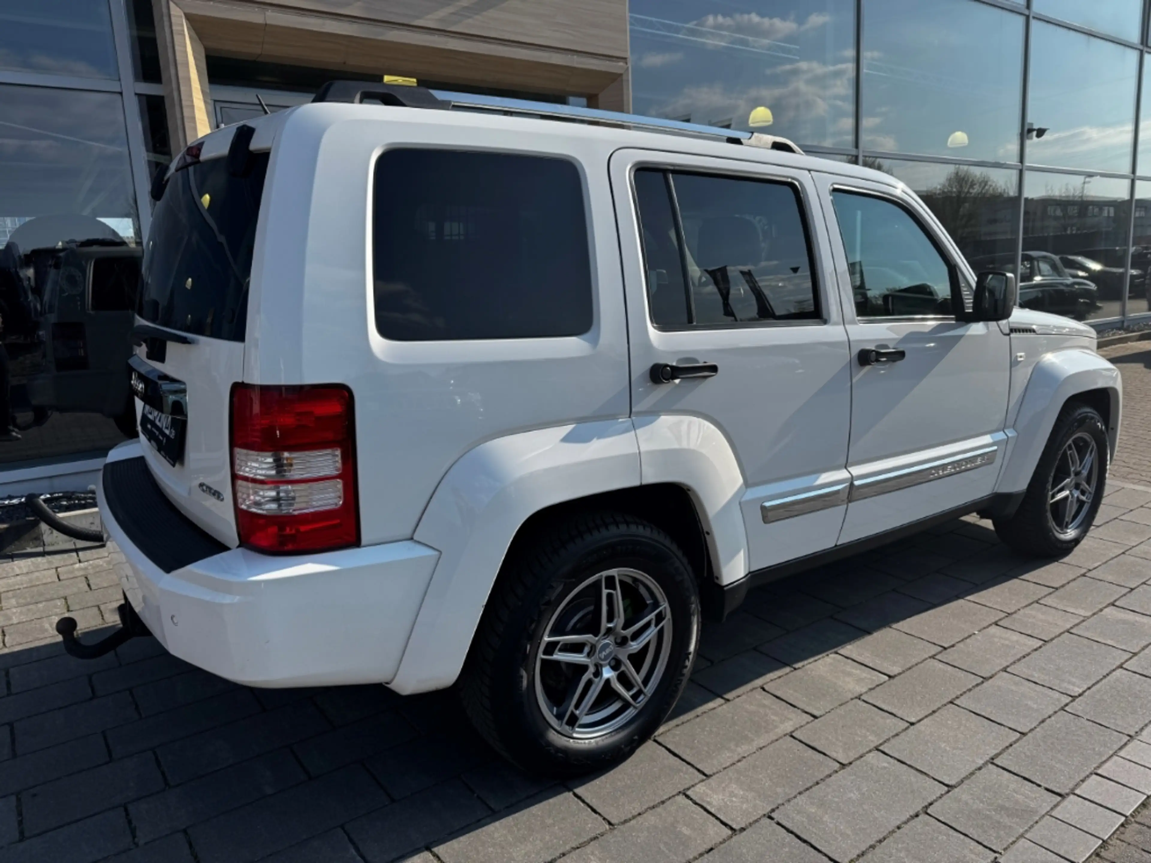 Jeep Cherokee Limited Klimaautom e-Sitze SHZ Pano Alarm Temp PDC — photo 9