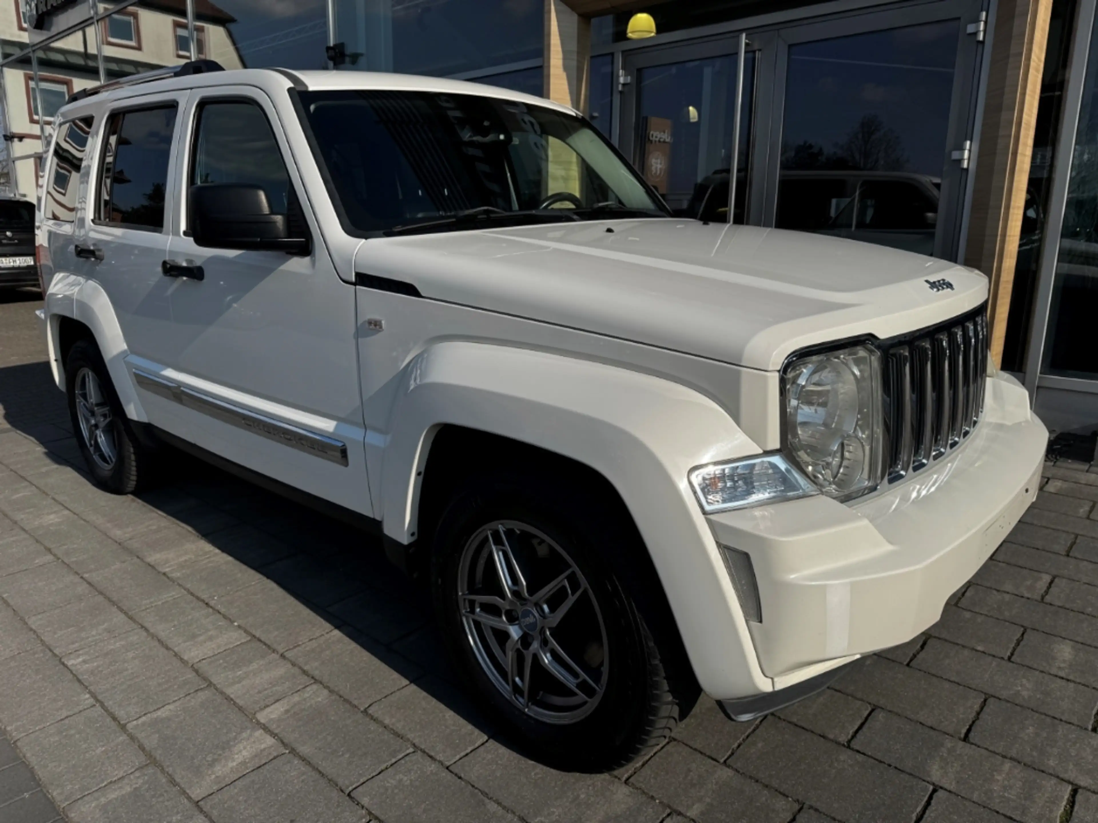 Jeep Cherokee Limited Klimaautom e-Sitze SHZ Pano Alarm Temp PDC — photo 2