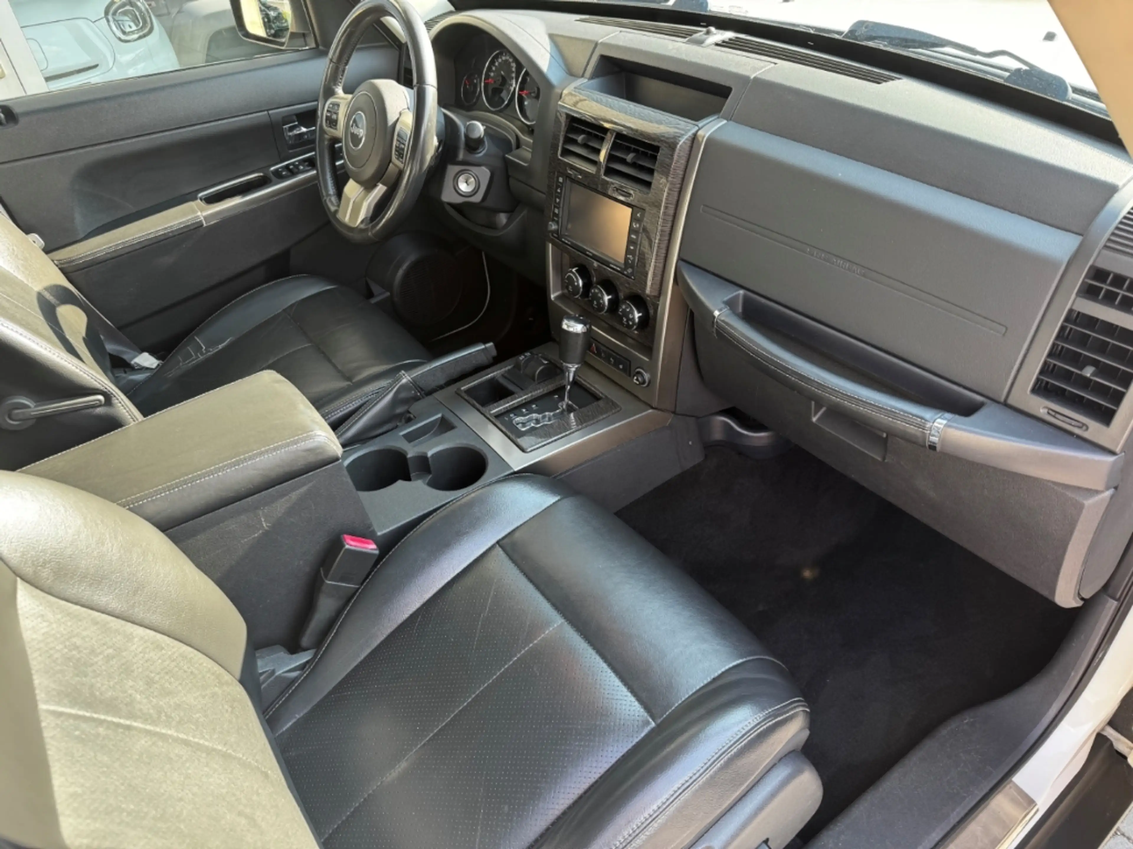 Jeep Cherokee Limited Klimaautom e-Sitze SHZ Pano Alarm Temp PDC — photo 14