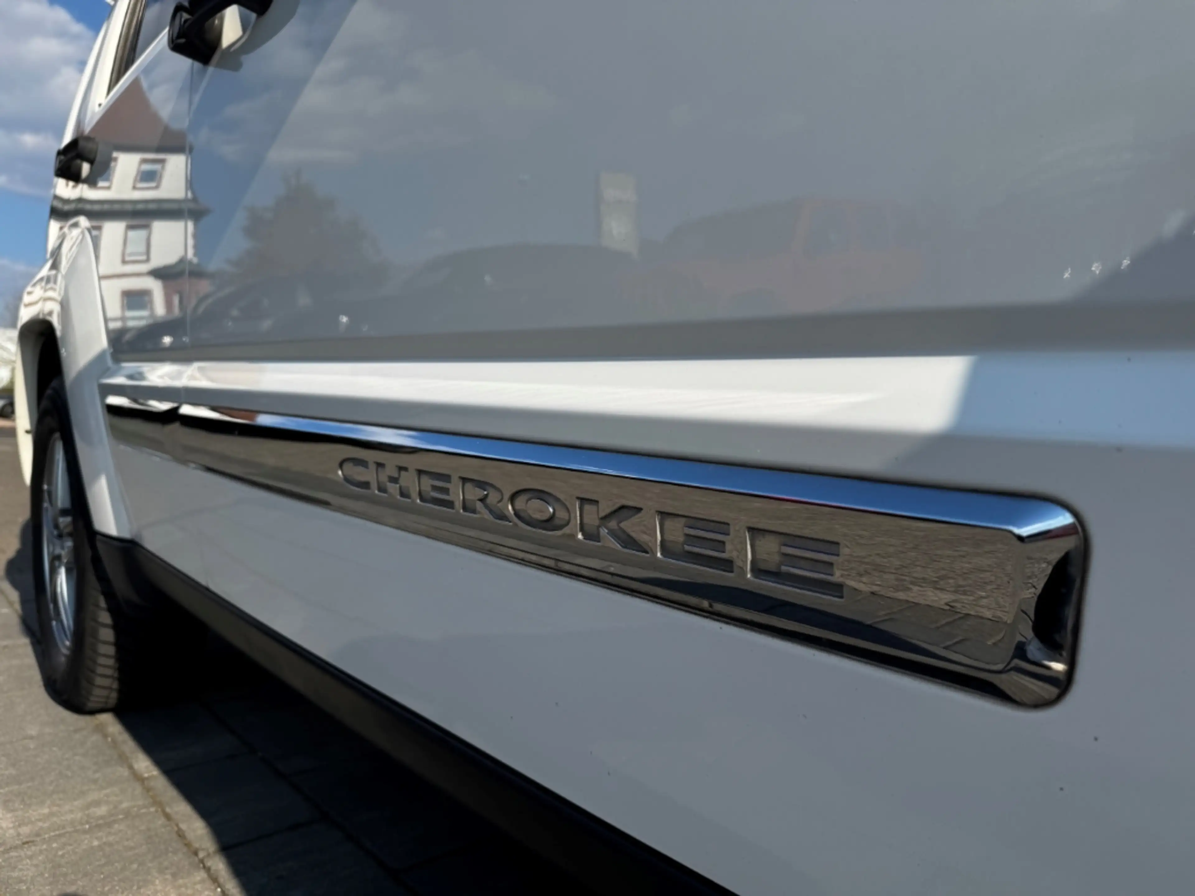 Jeep Cherokee Limited Klimaautom e-Sitze SHZ Pano Alarm Temp PDC — photo 12