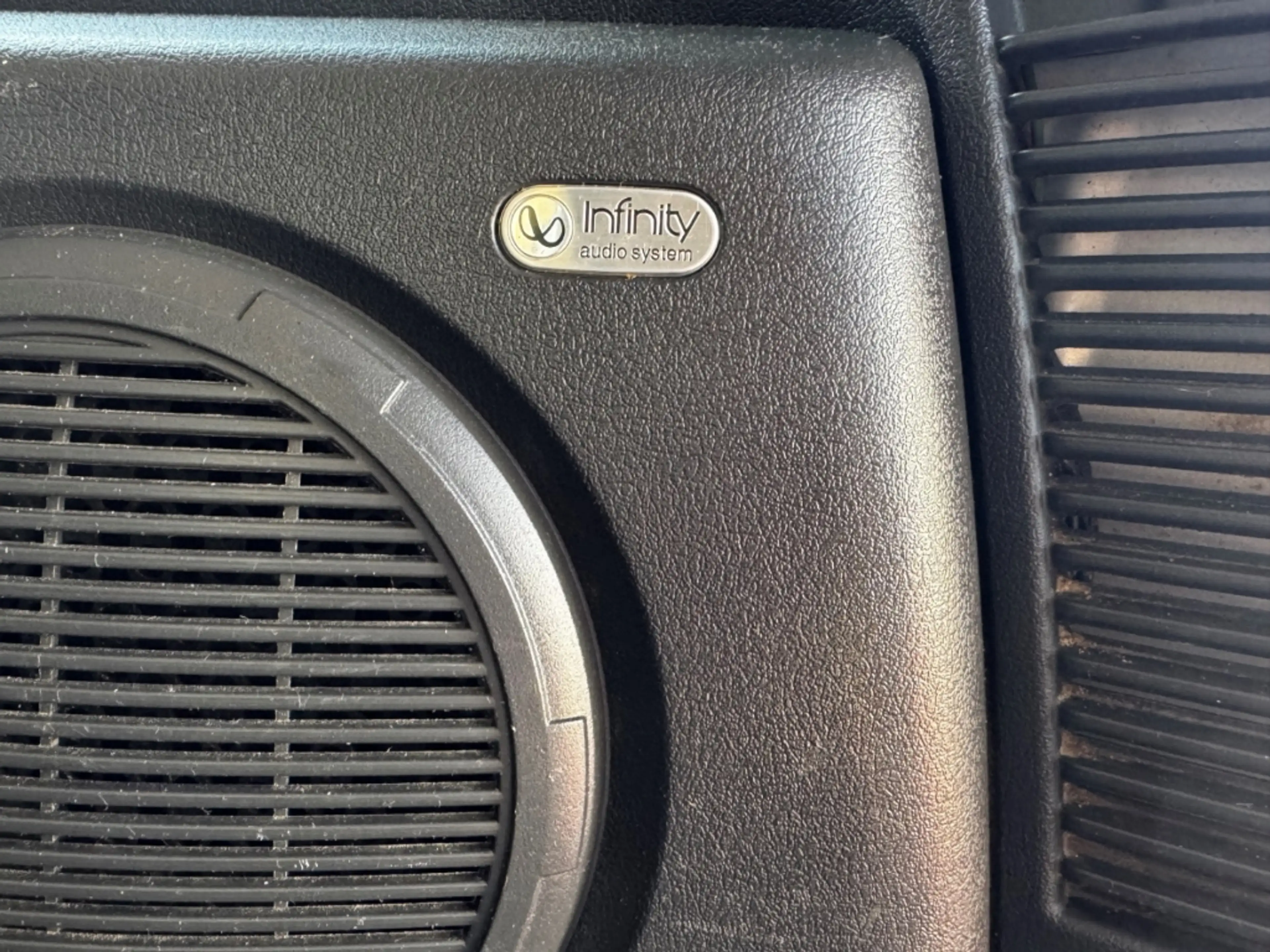 Jeep Cherokee Limited Klimaautom e-Sitze SHZ Pano Alarm Temp PDC — photo 8