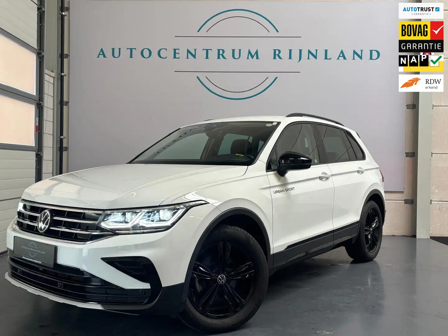 Volkswagen Tiguan 1.5 TSI Urban Sport 1 JAAR BOVAG GARANTIE Wit - 1
