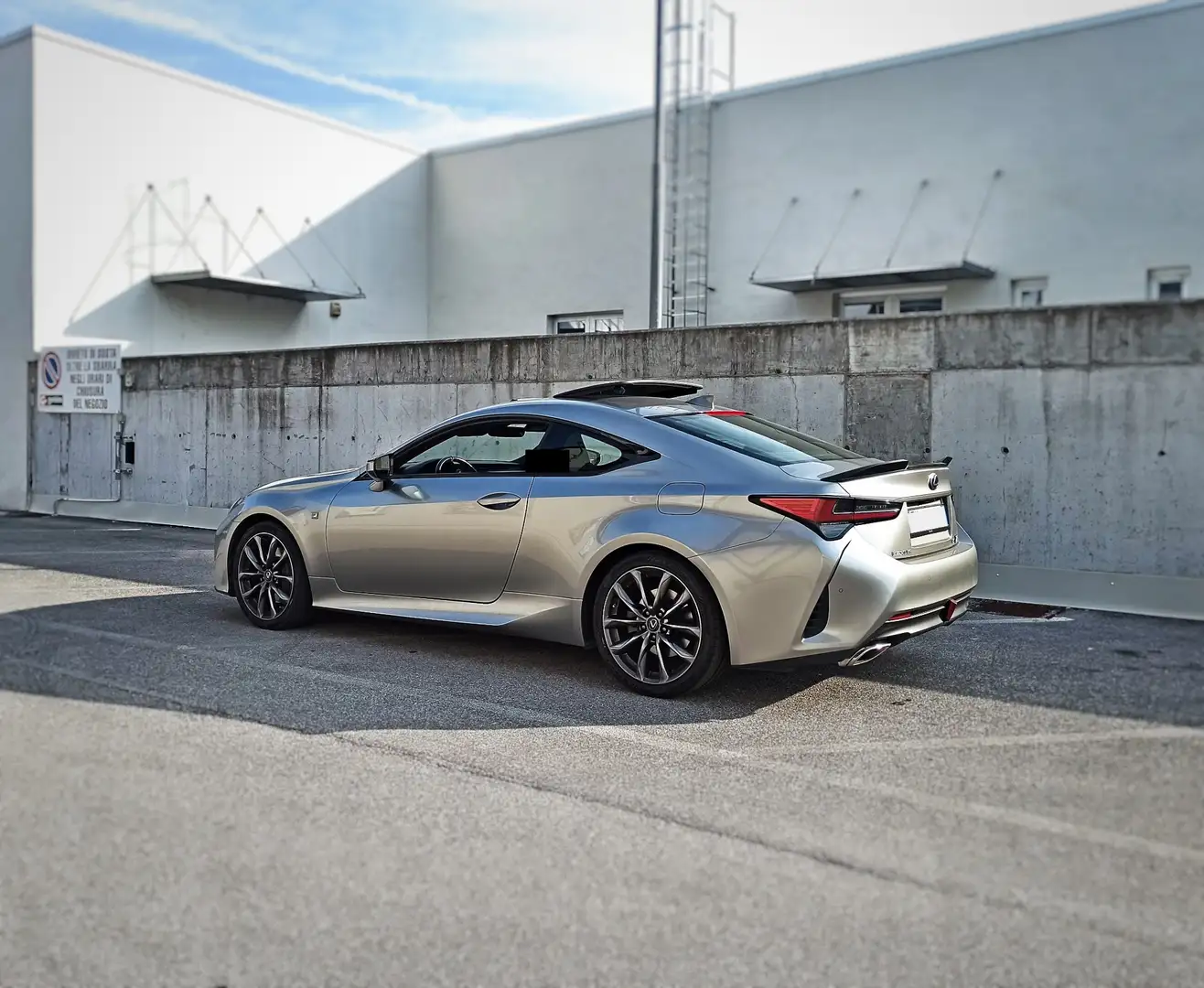 Lexus RC 300h 2.5 F-Sport_My 2019 Atomic Silver Silber - 1