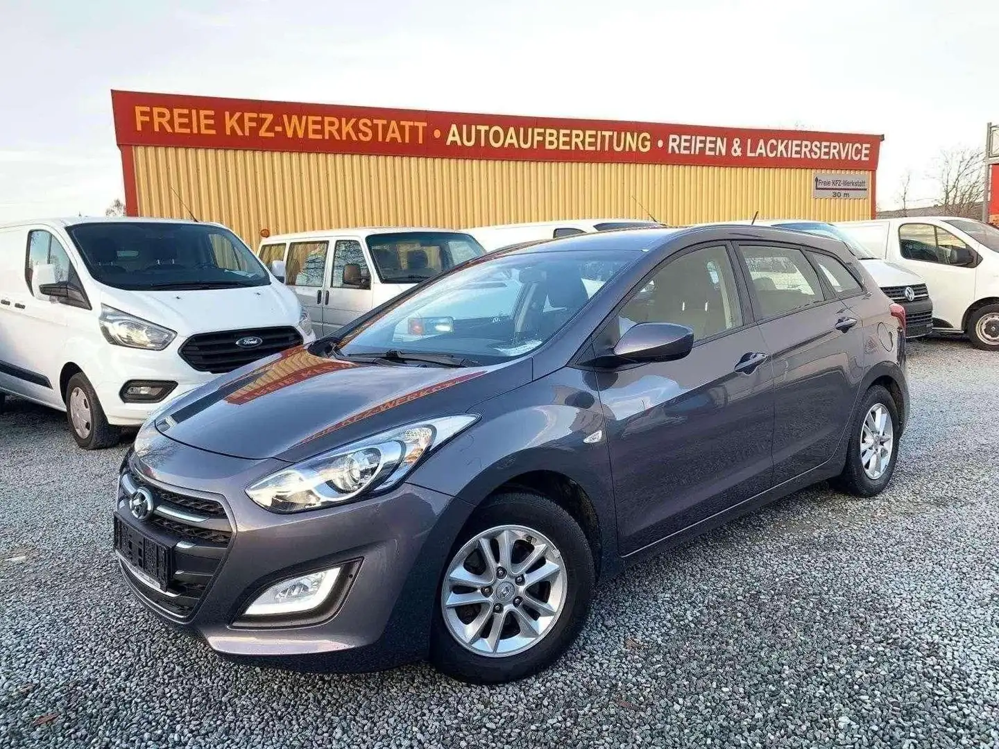 Hyundai i30 blue Kombi 1.6 CRDi KLIMA,8xBEREIFT,Ölservic Grijs - 1