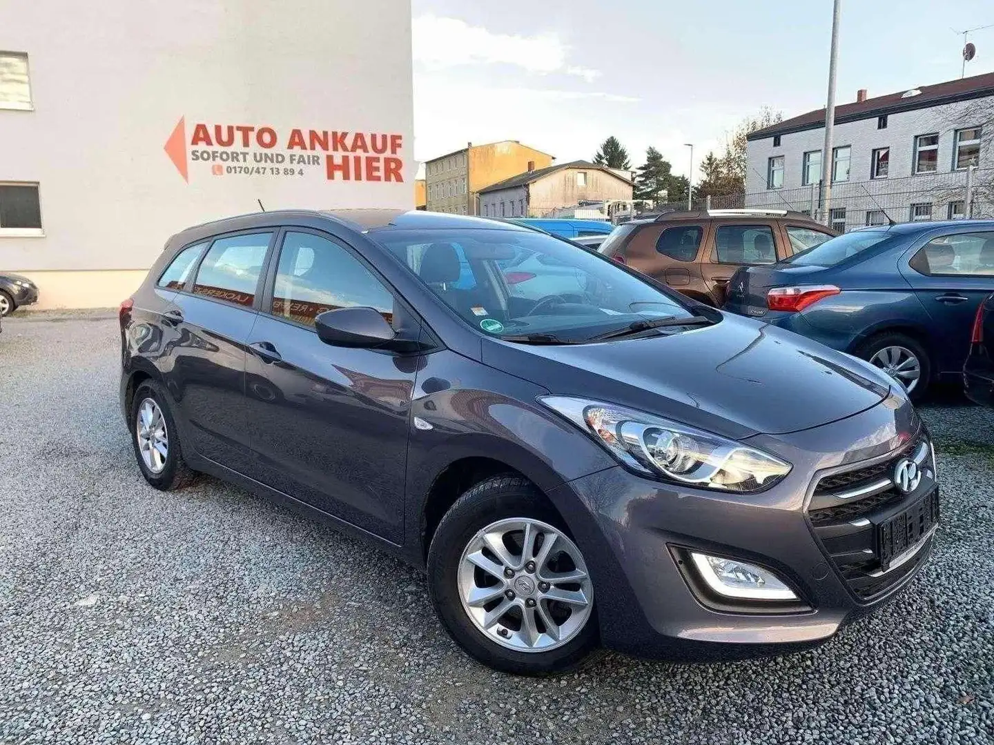 Hyundai i30 blue Kombi 1.6 CRDi KLIMA,8xBEREIFT,Ölservic Grijs - 2