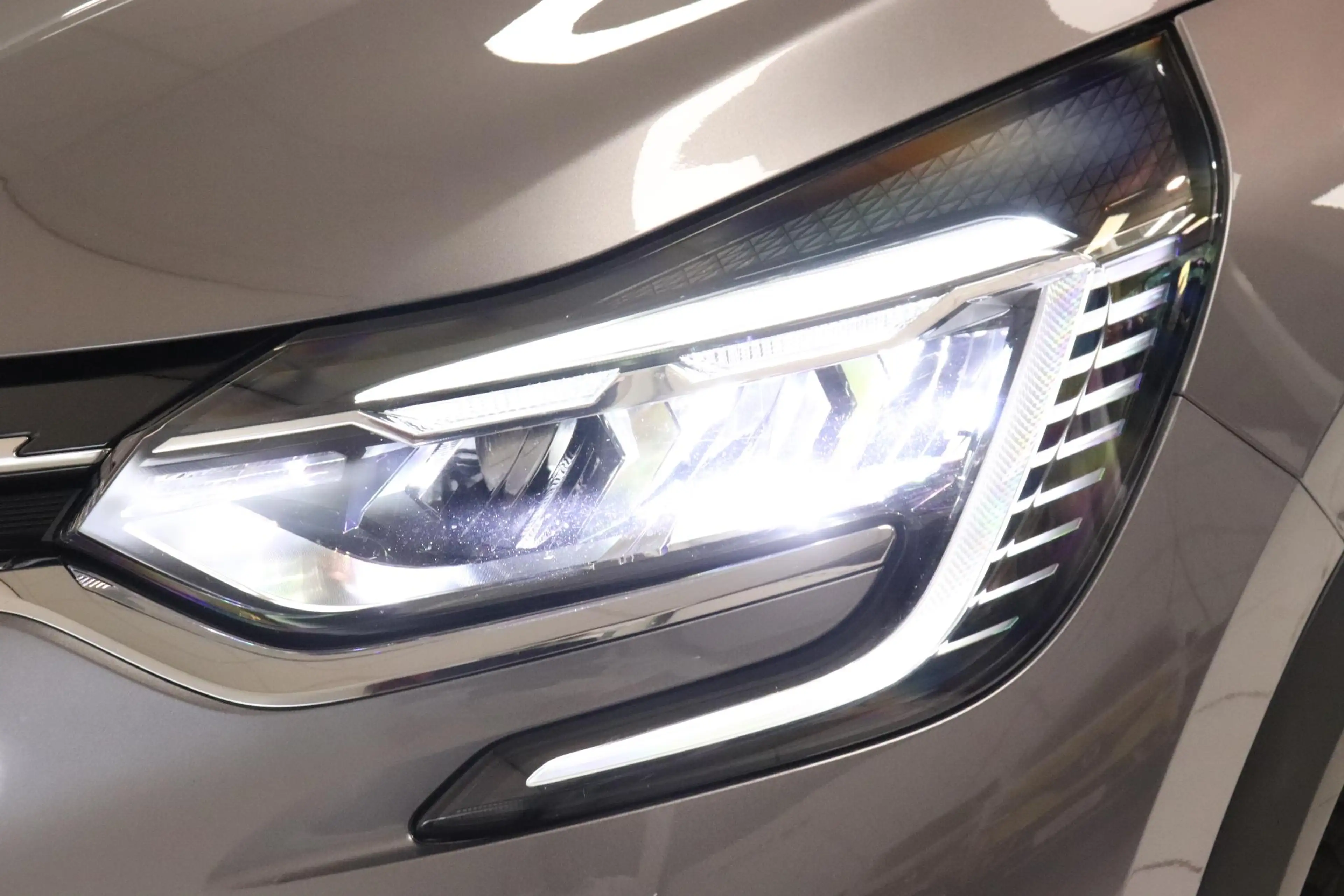 Renault Captur 1.3 TCe 140 Intens | BOSE | 360° Camera | Trekhaak — photo 29