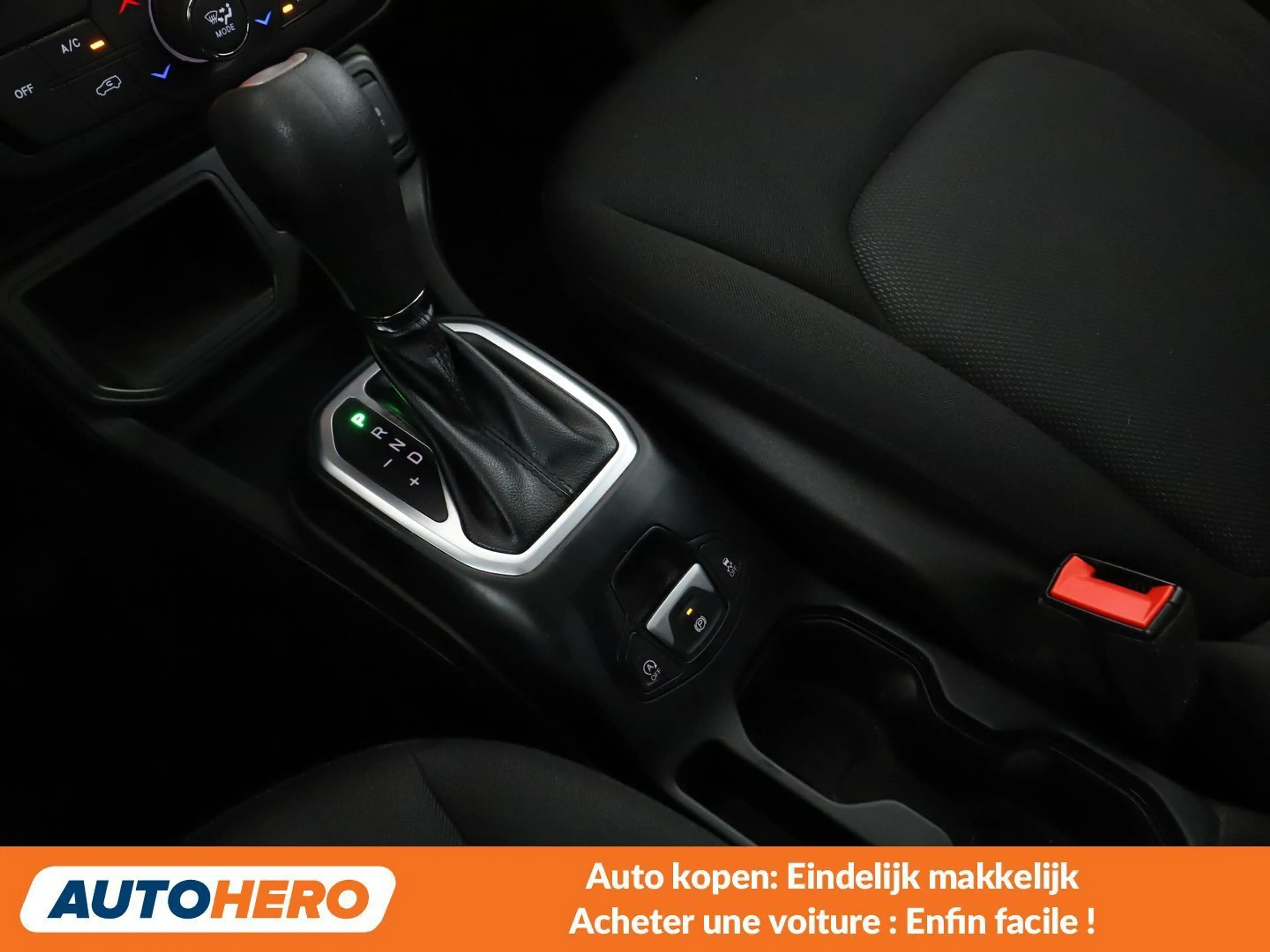 Jeep Renegade 1.3 TGDi Longitude 4x2 — photo 12