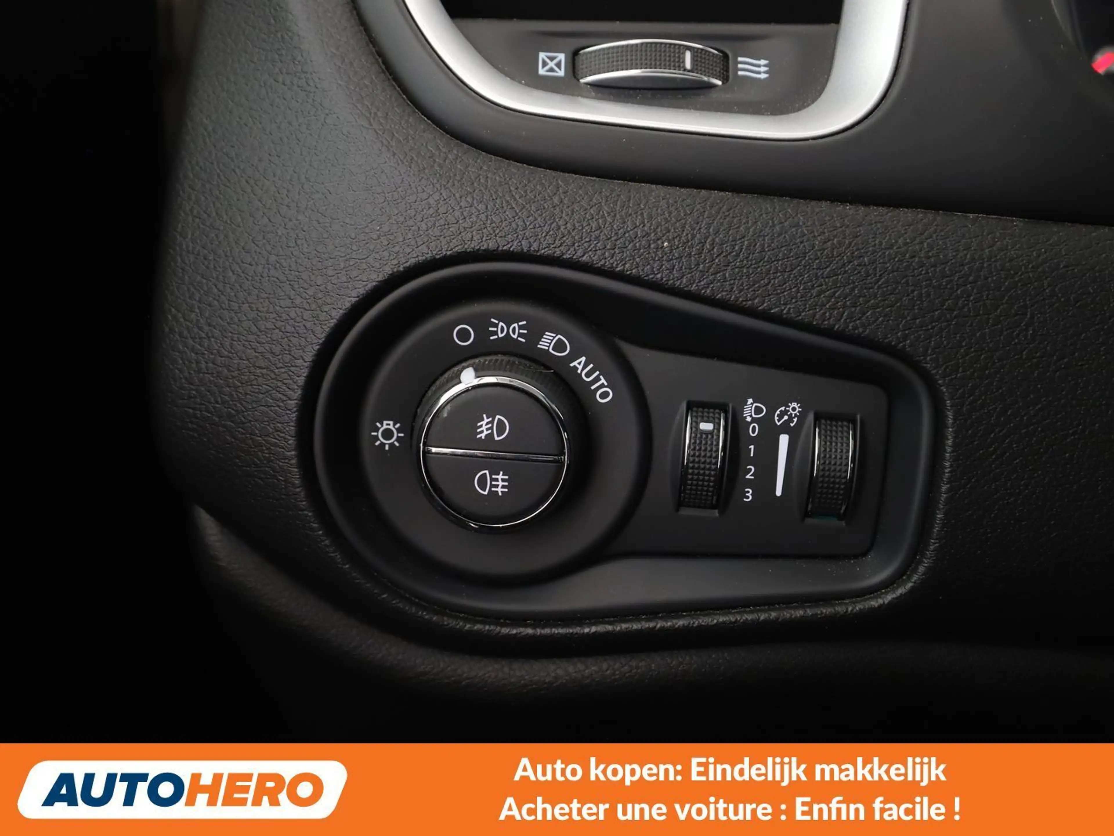 Jeep Renegade 1.3 TGDi Longitude 4x2 — photo 13