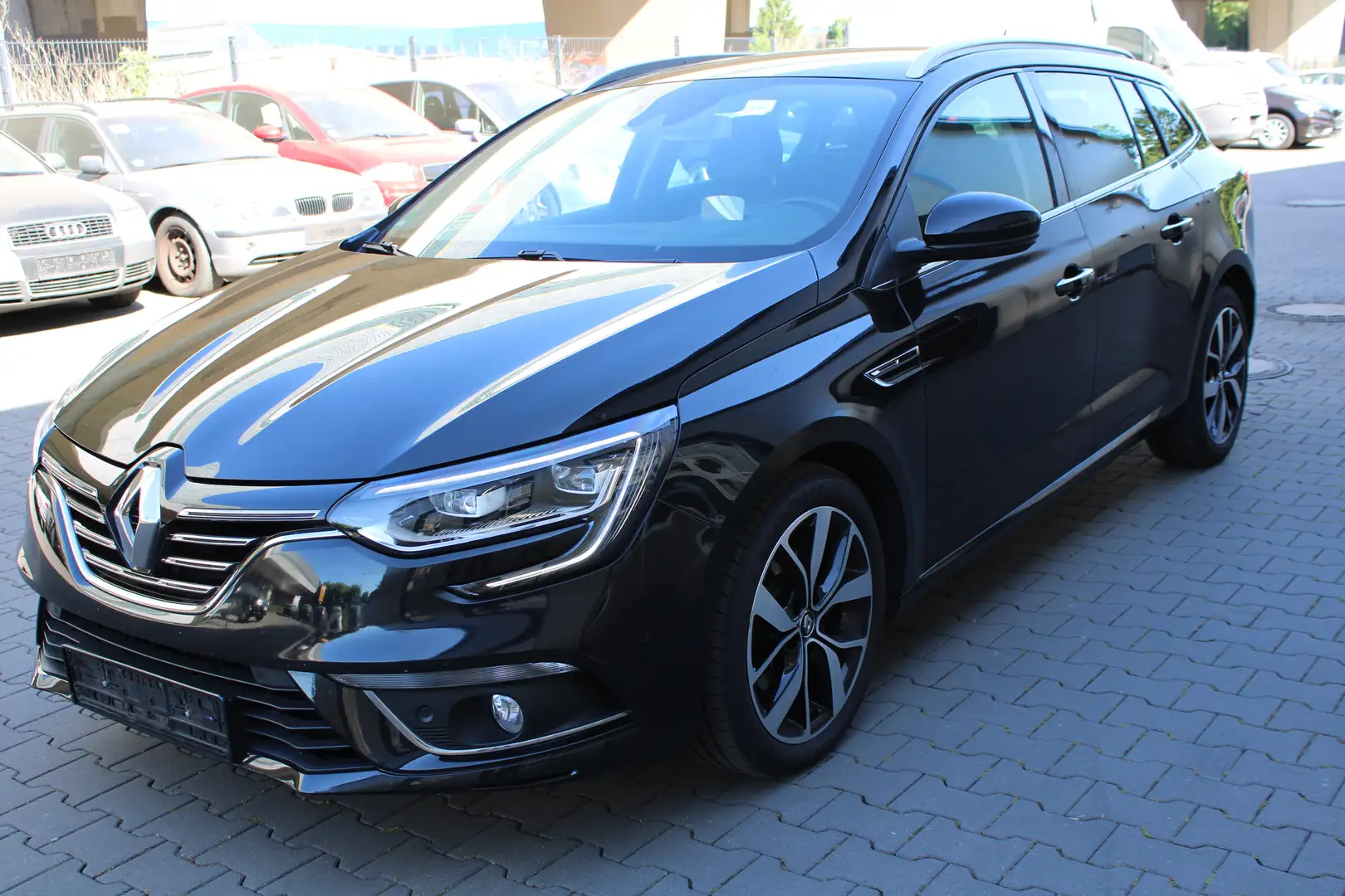 Renault Megane IV Aut. BOSE-Edition Navi/Leder/CarPlay/SHZ/Kamera Schwarz - 2