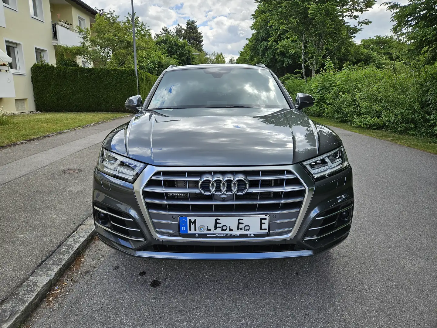 Audi Q5 50 TFSI e quattro sport Grau - 2