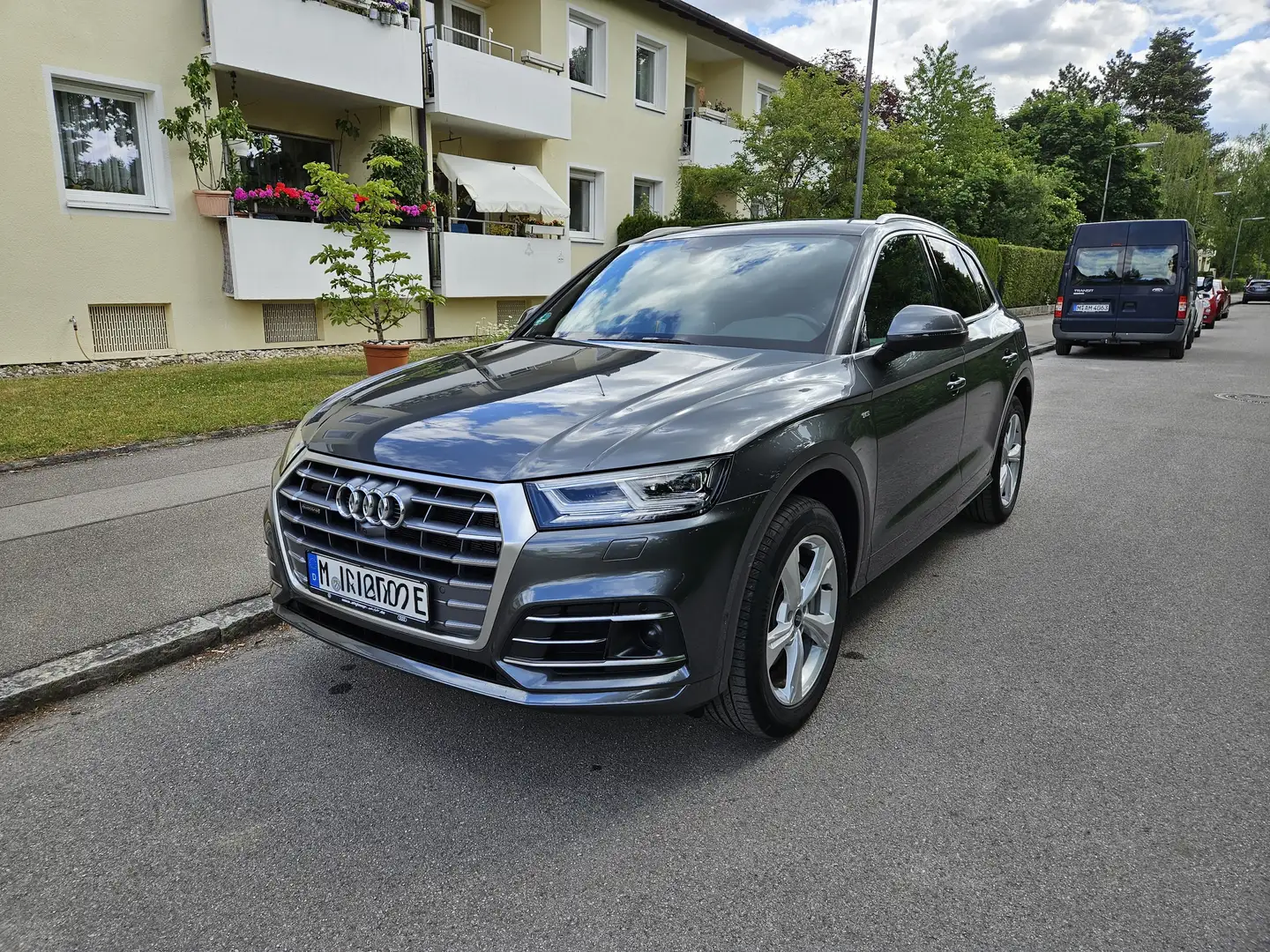 Audi Q5 50 TFSI e quattro sport Grau - 1