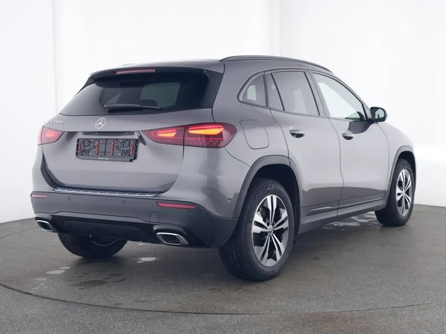 Mercedes-Benz GLA 250 e phev Progressive Advanced auto Grigio - 2
