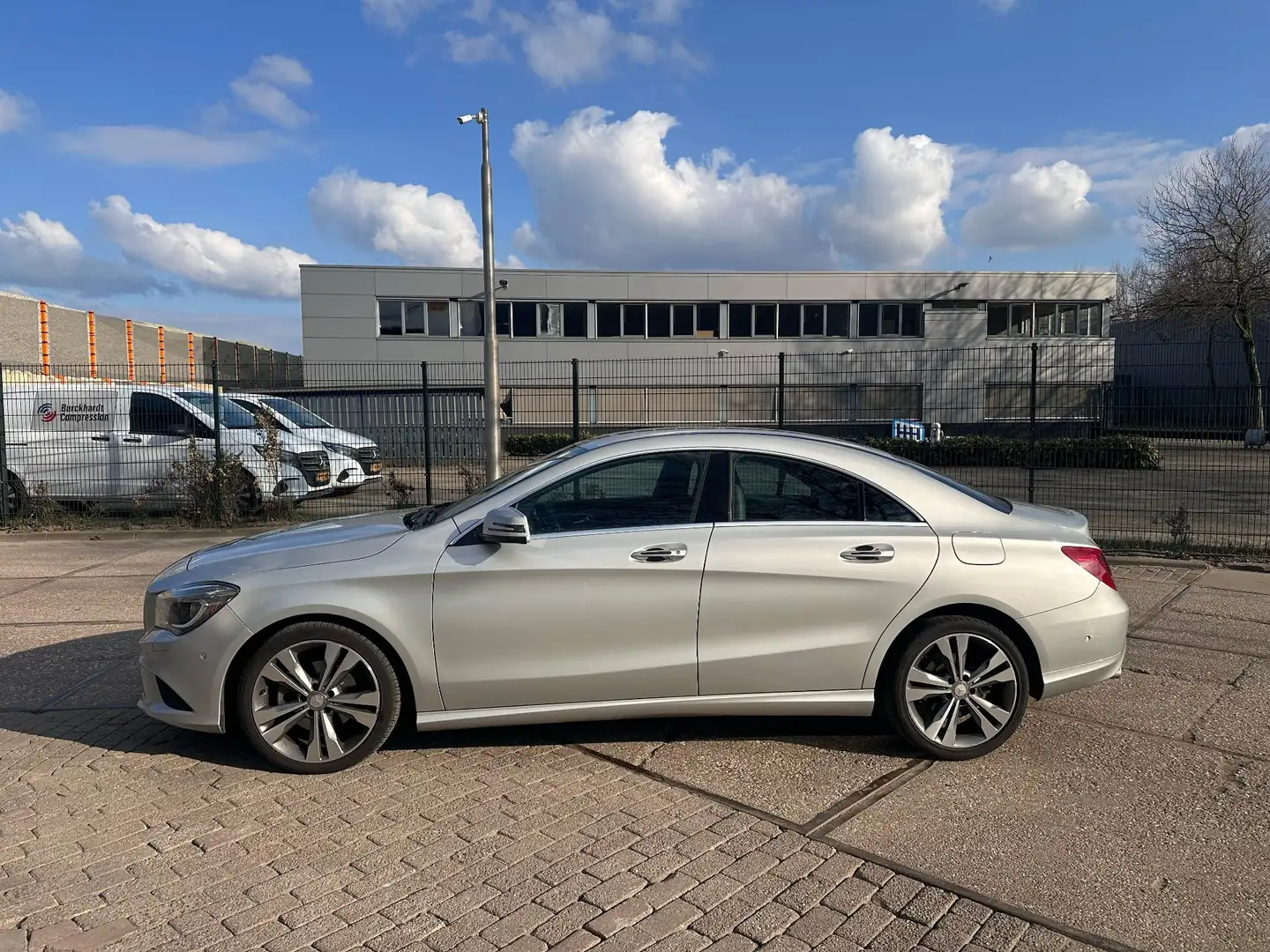 Mercedes-Benz CLA 200 Ambition Argent - 2
