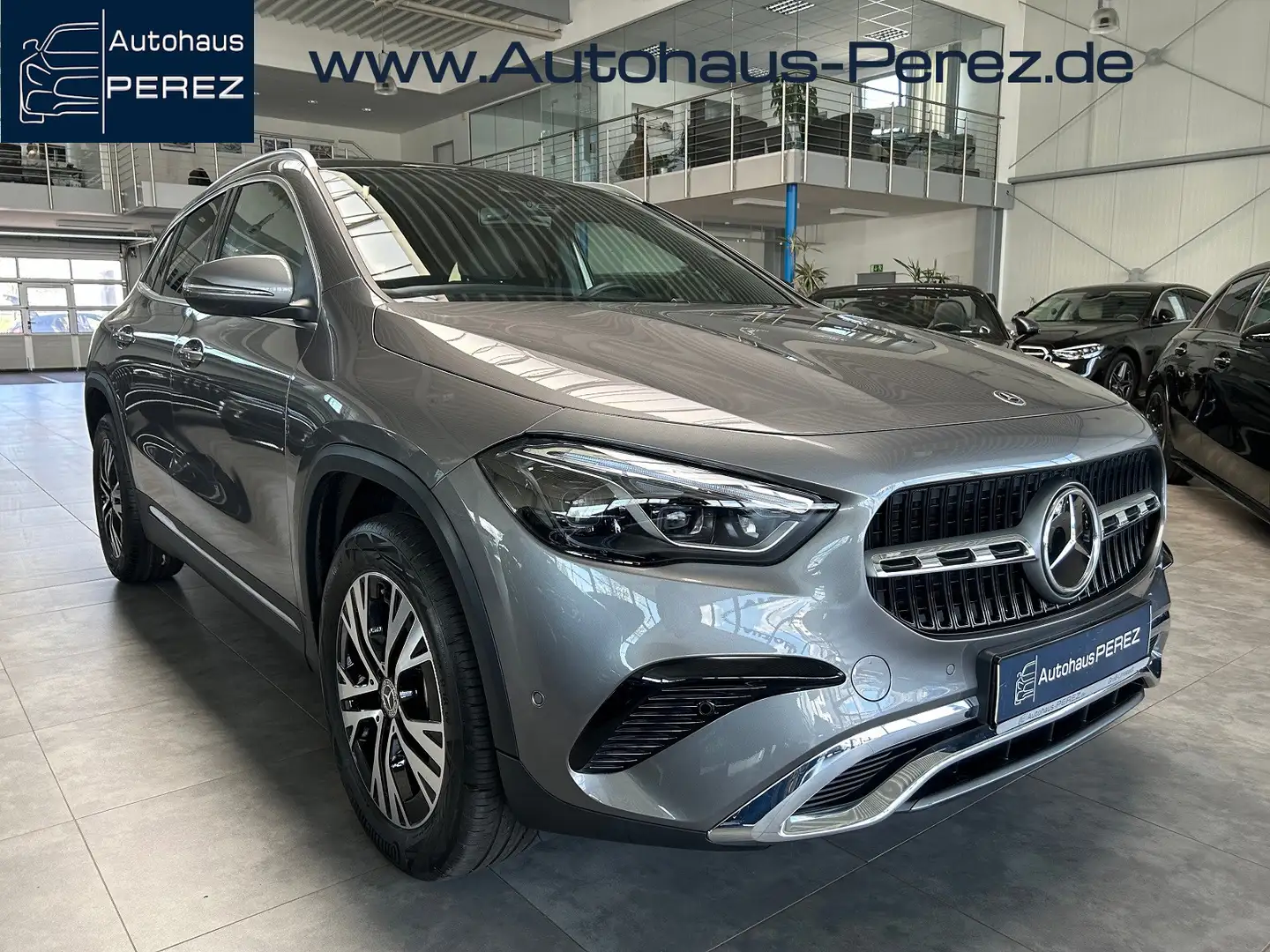 Mercedes-Benz GLA 250 4M DISTRONIC-PANORAMA-MULTIBEAM-WINTER Grijs - 1