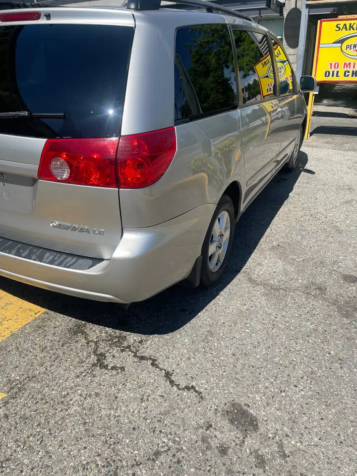 Toyota Sienna fotografie Toyota Sienna