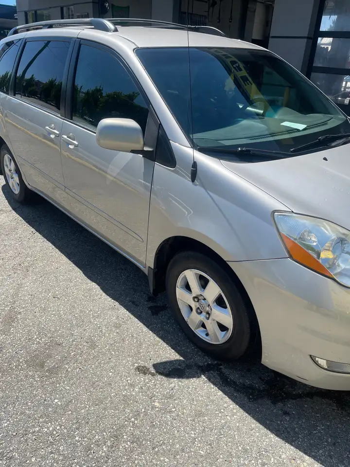 Toyota Sienna fotografie Toyota Sienna