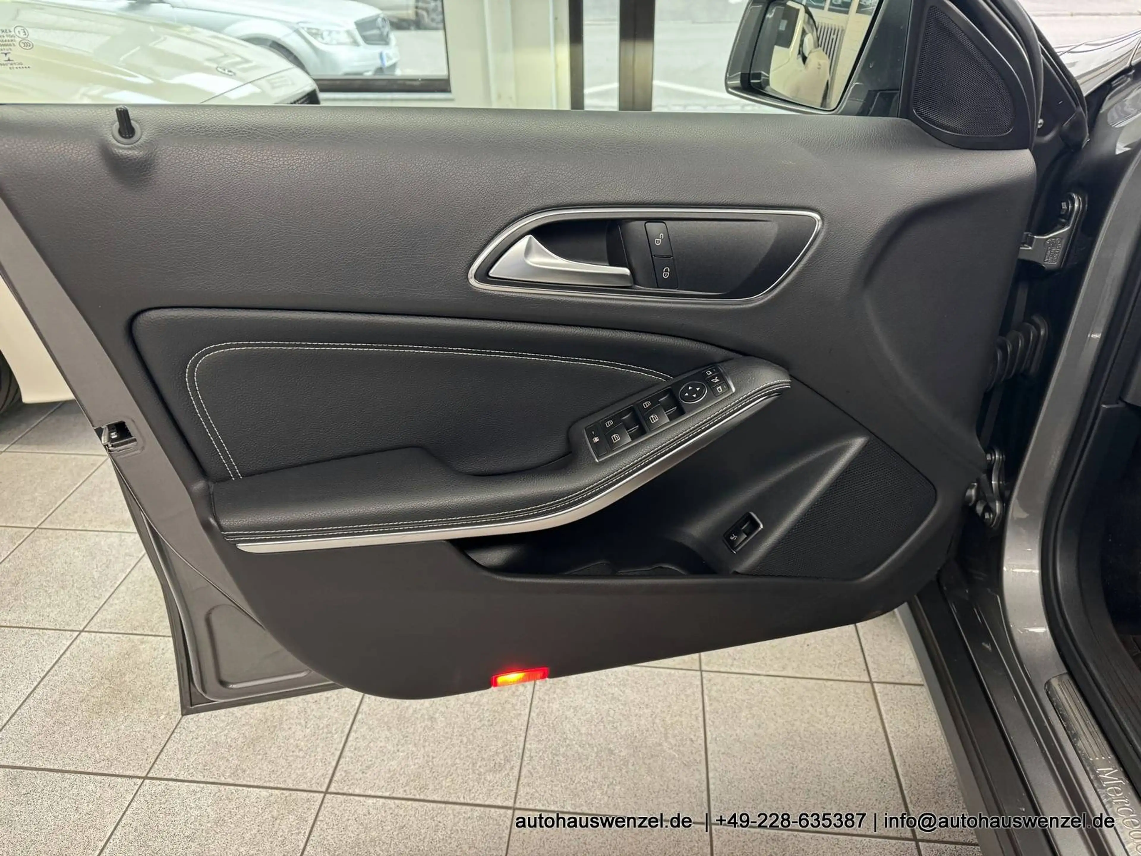 Mercedes-Benz GLA 200 Aut. - nur 49.500 km - DISTRONIC AHK LED KAMERA STANDHEIZUNG u.v.m. — photo 11