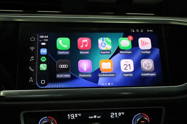 Audi Q3 view 6