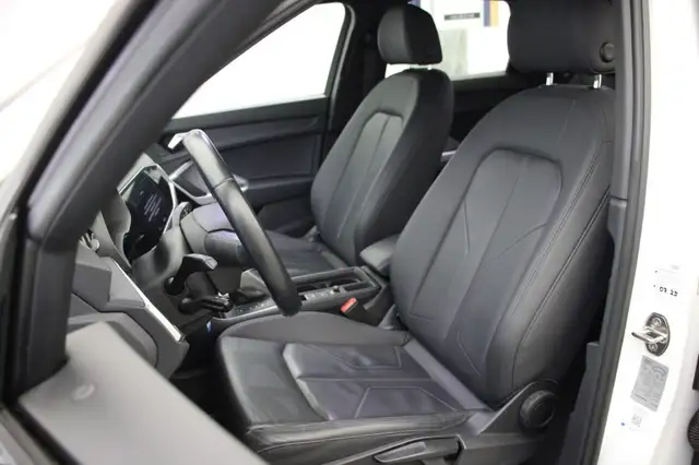 Audi Q3 view 9