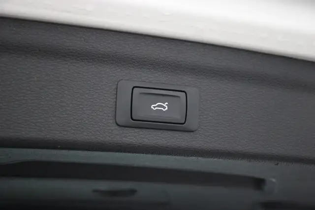 Audi Q3 view 12