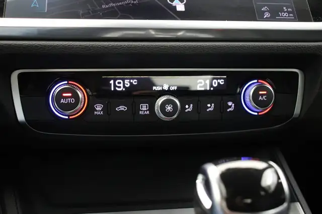 Audi Q3 view 7