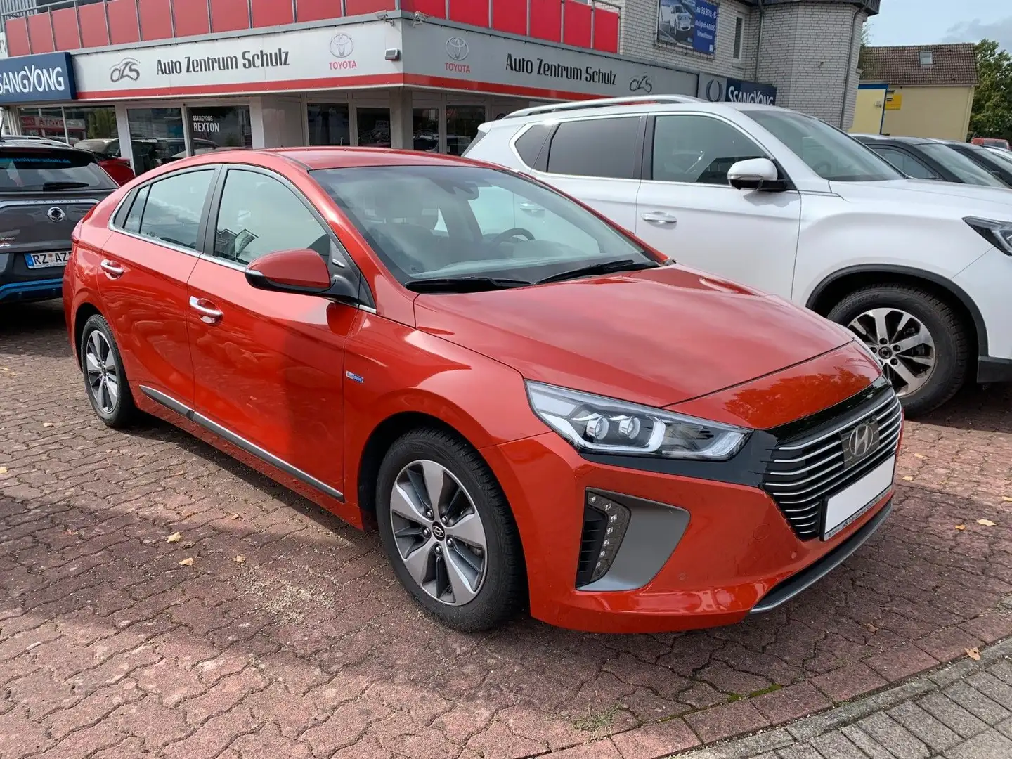 Hyundai IONIQ PREMIUM PLUG-IN HYBRID NAVI ALLWETTER Narancs - 1