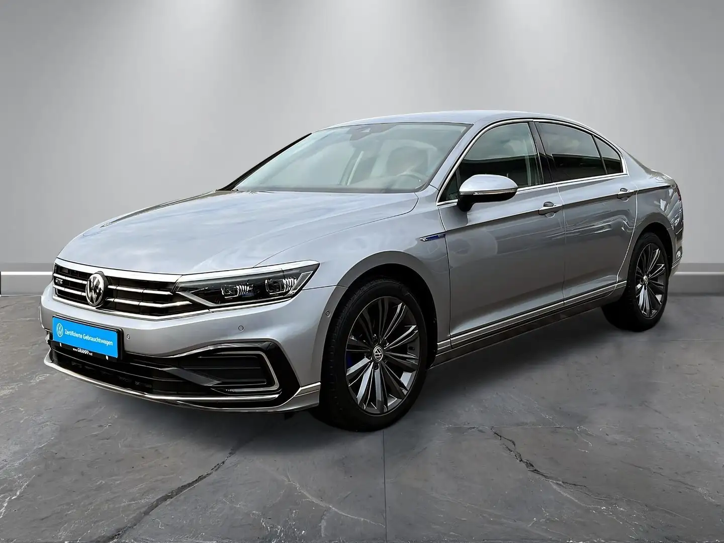 Volkswagen Passat GTE 1.4 TSI Hybrid +AHK+KAMERA+LED-MATRIX Silber - 2