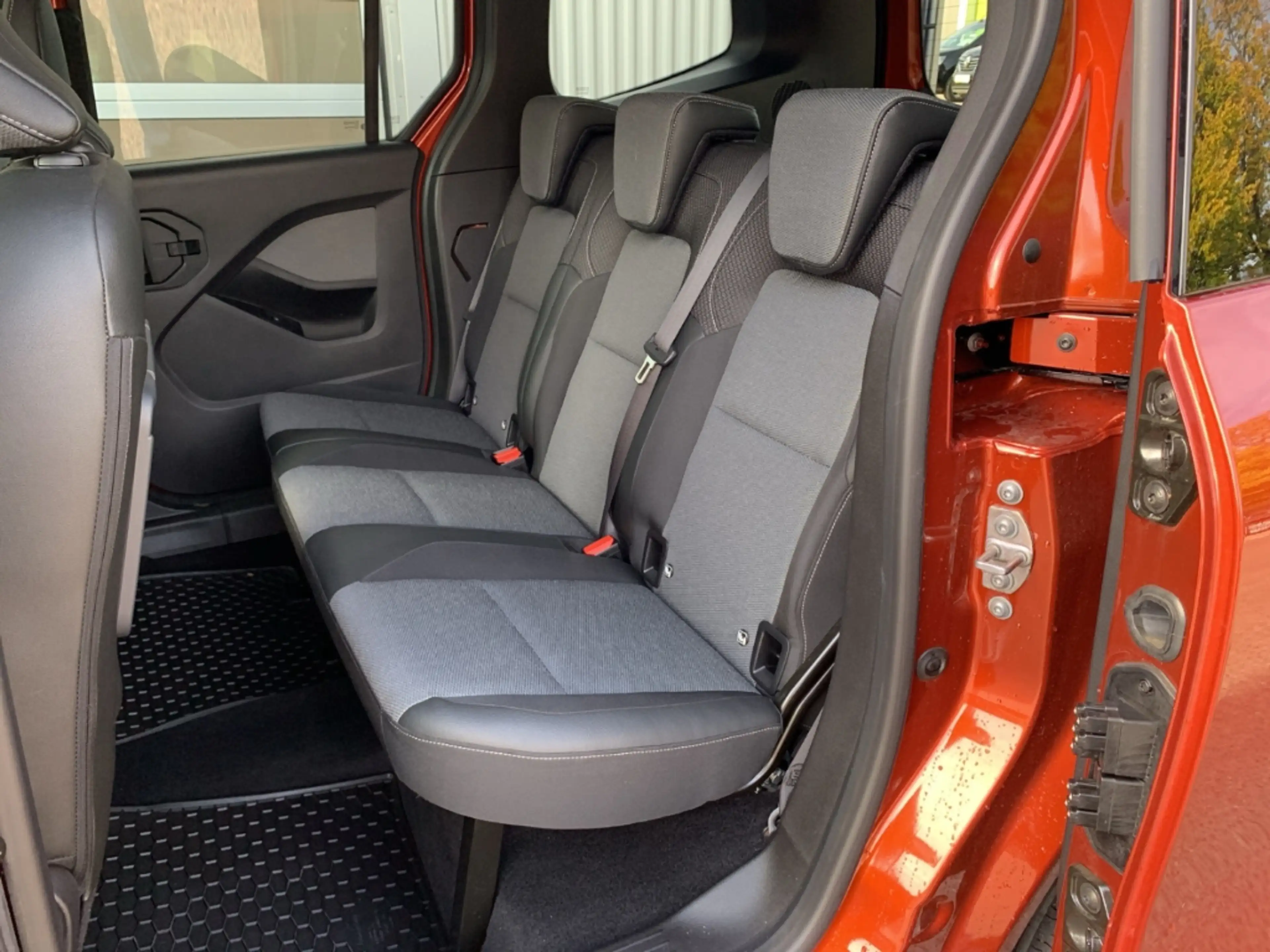 Renault Kangoo TECHNO BLUE dCi 115 EDC Techno LED+NAV+SHZ+TEMPO — photo 11