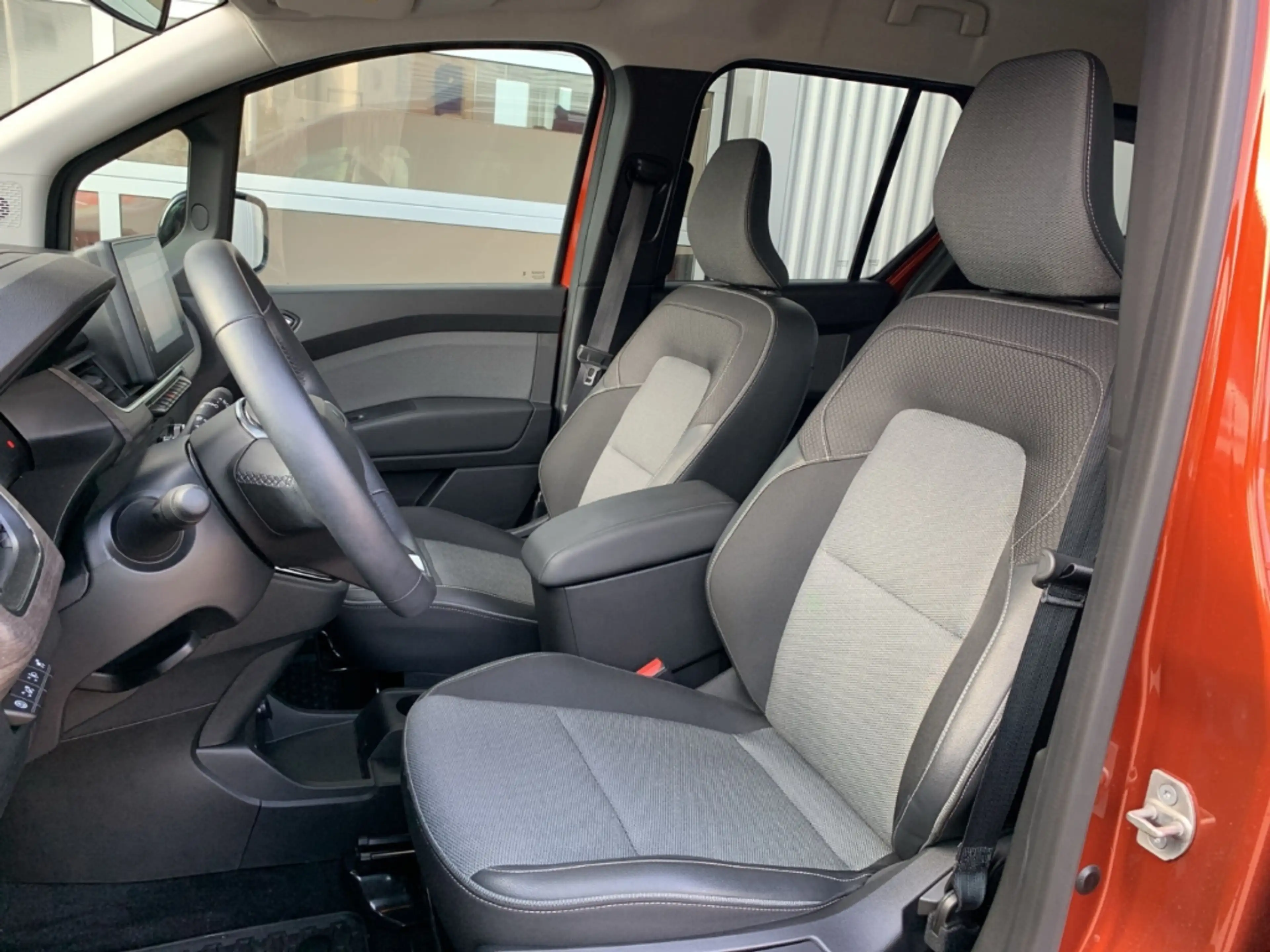 Renault Kangoo TECHNO BLUE dCi 115 EDC Techno LED+NAV+SHZ+TEMPO — photo 9