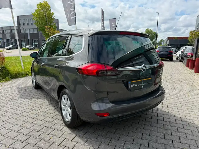 Opel Zafira Tourer view 2