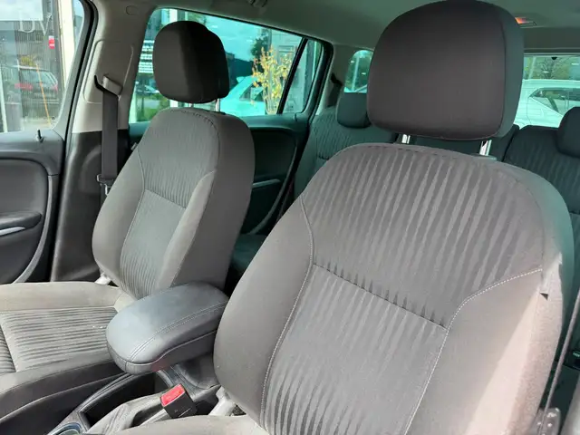 Opel Zafira Tourer view 11