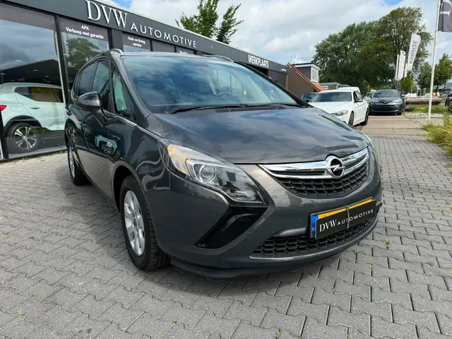 Opel Zafira Tourer view 5