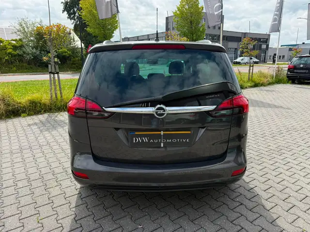 Opel Zafira Tourer view 3