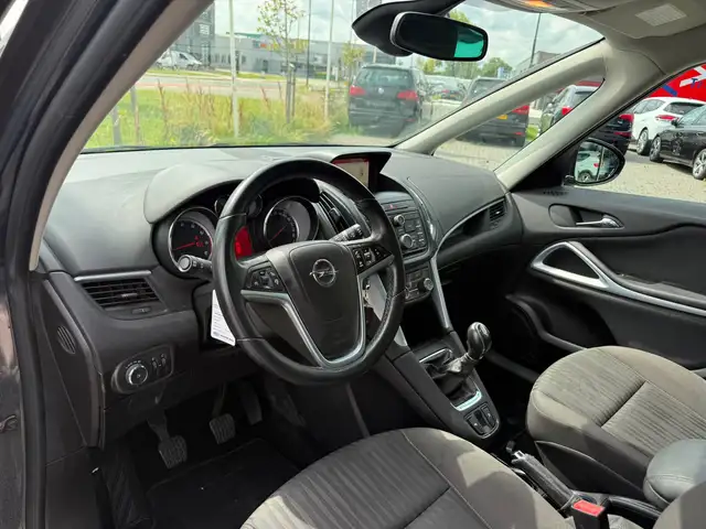 Opel Zafira Tourer view 7