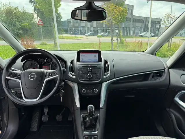Opel Zafira Tourer view 13