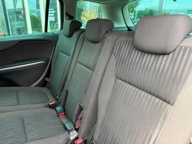 Opel Zafira Tourer view 12