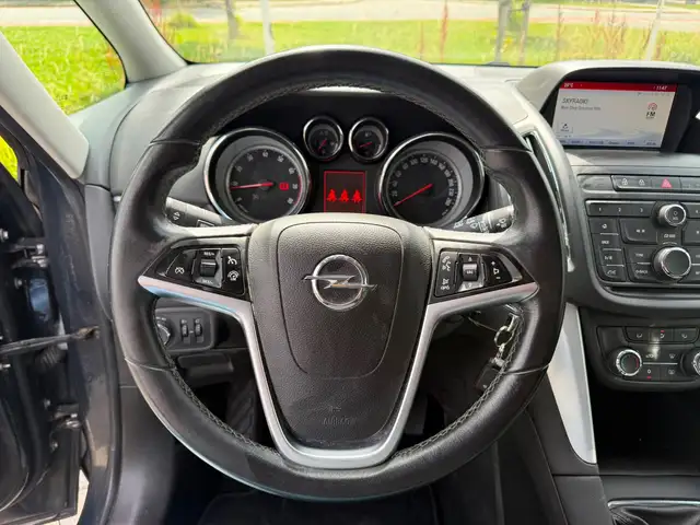 Opel Zafira Tourer view 8
