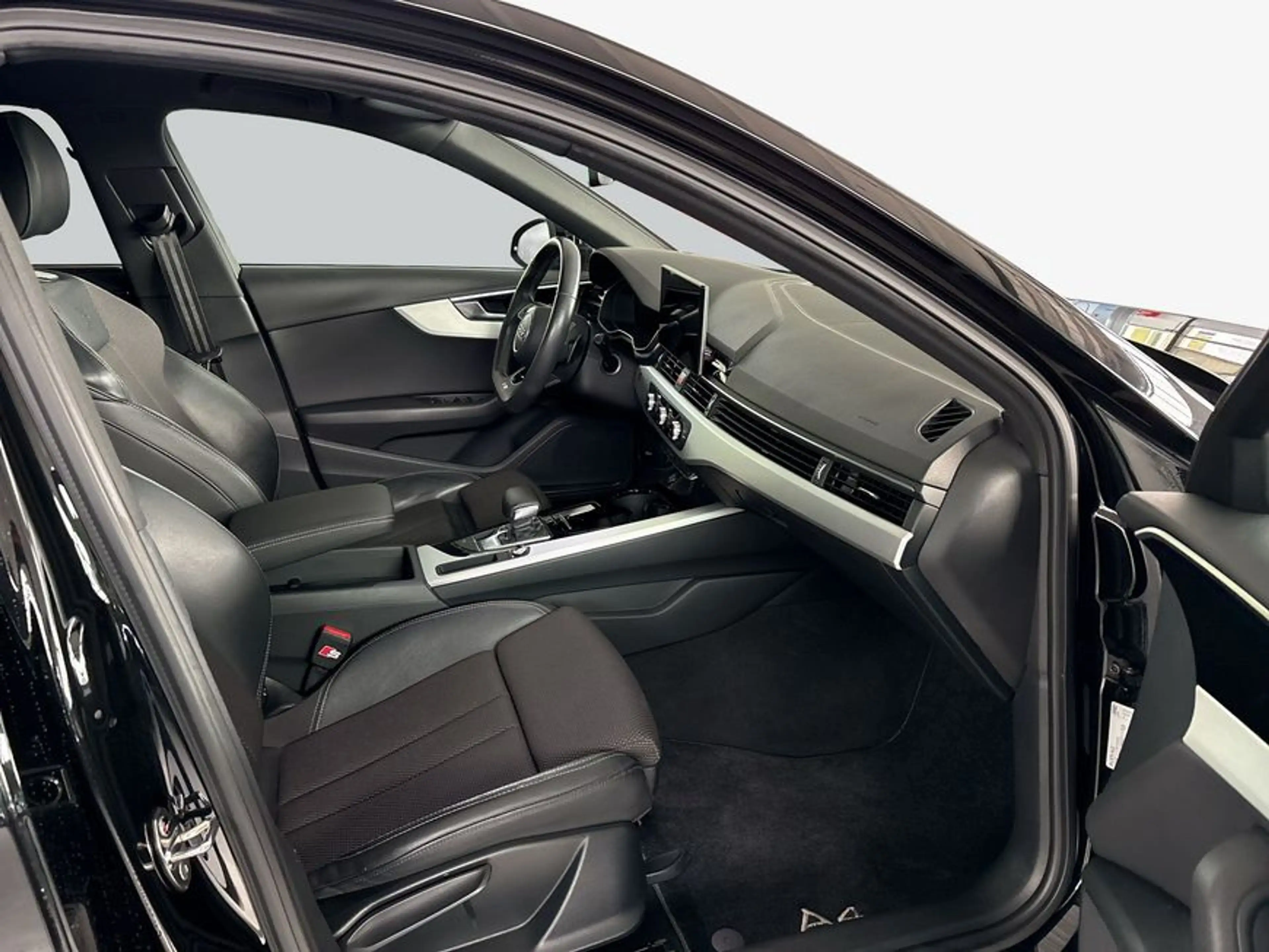 Audi A4 Avant 35 TDI S tronic S line — photo 12