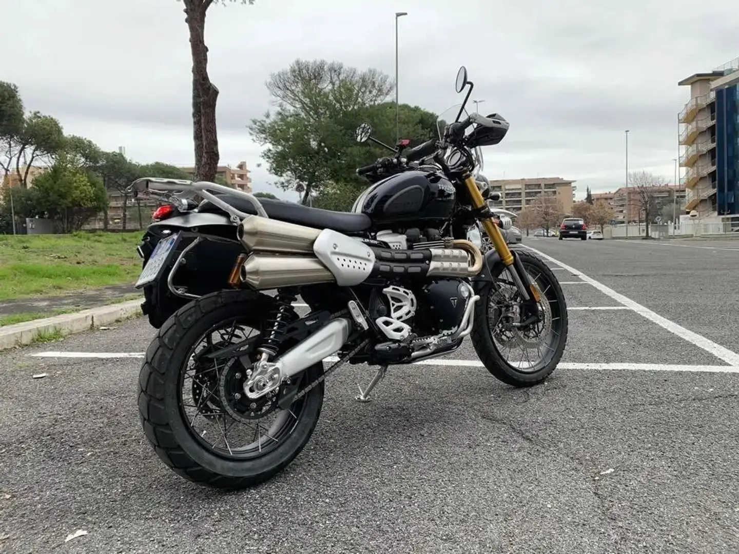 Triumph Scrambler Nero - 2