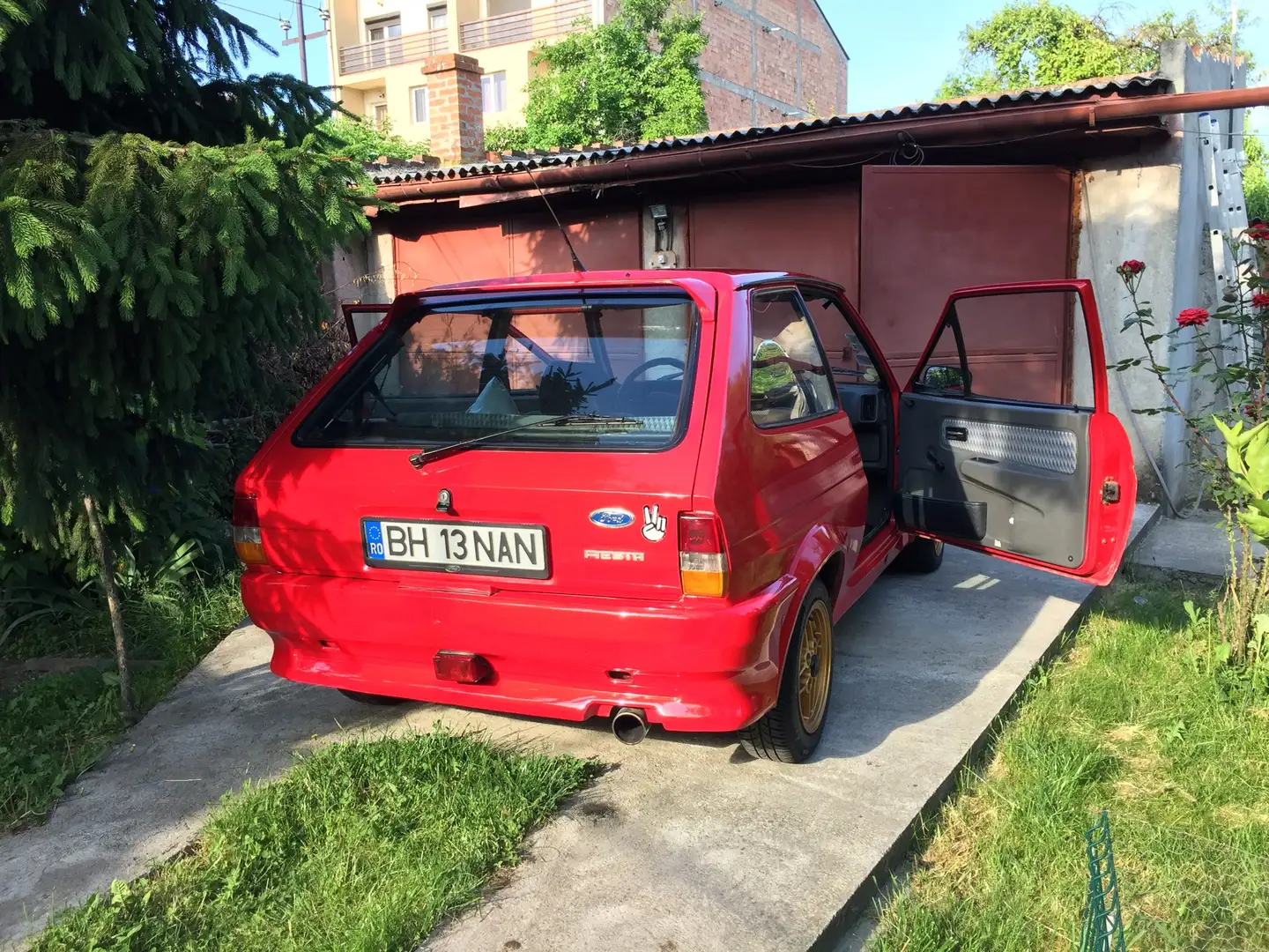 Ford Fiesta Ghia 1.3 Weber DFT Rojo - 2