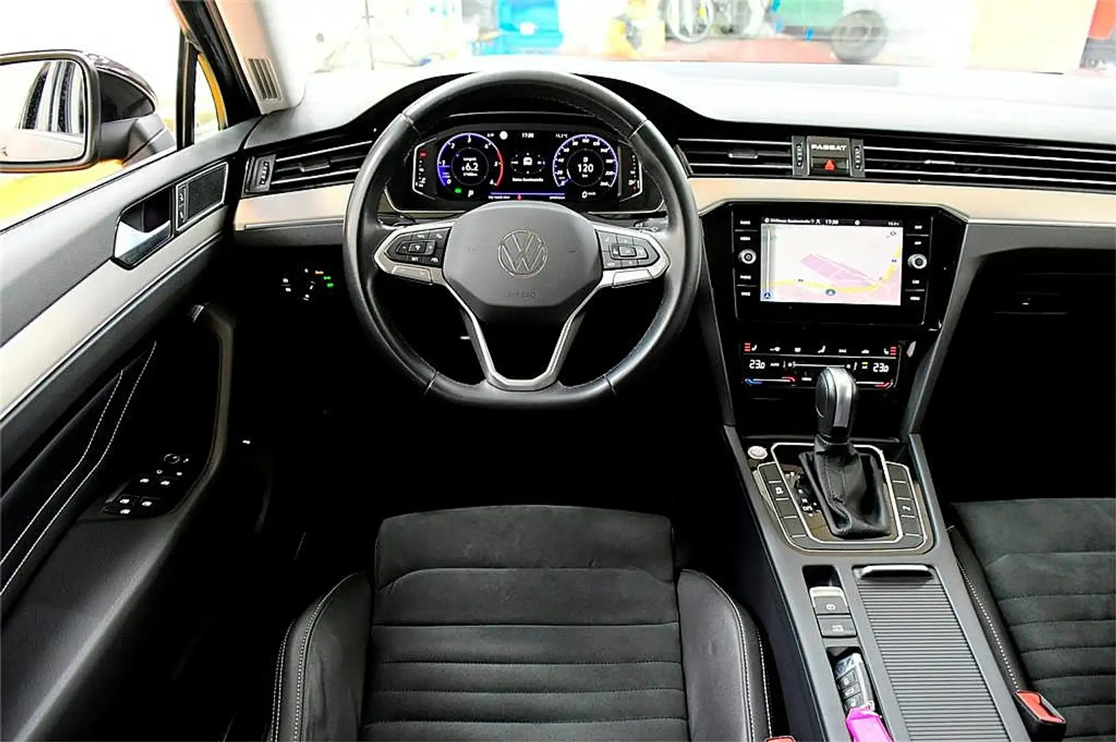 Volkswagen Passat Variant Elegance 2,0 SCR TDI DSG Schwarz - 2