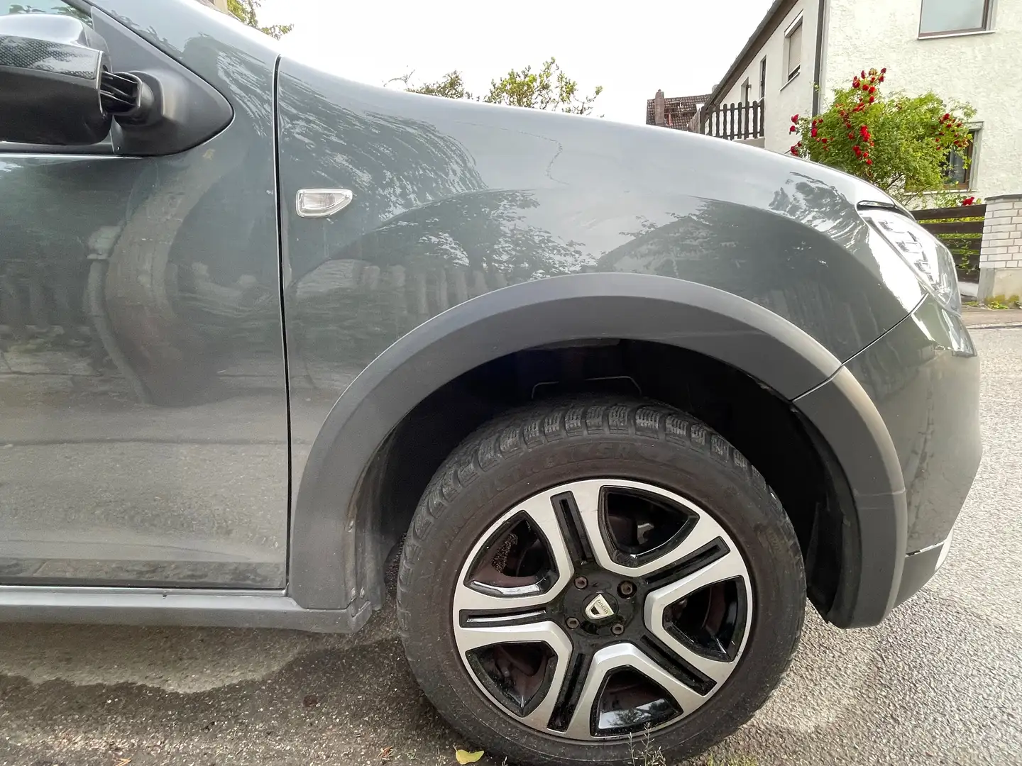 Dacia Sandero Sandero Stepway TCe 90 (S Grau - 2