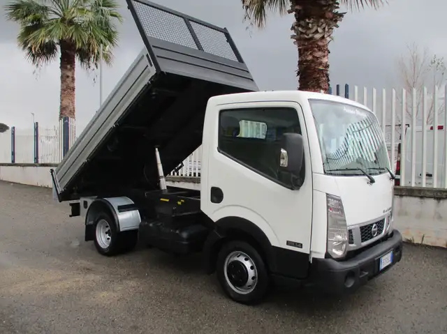 Nissan Cabstar NT 400 35-14 2.5 140CV E5 RIBALTABILE TRILATERALE