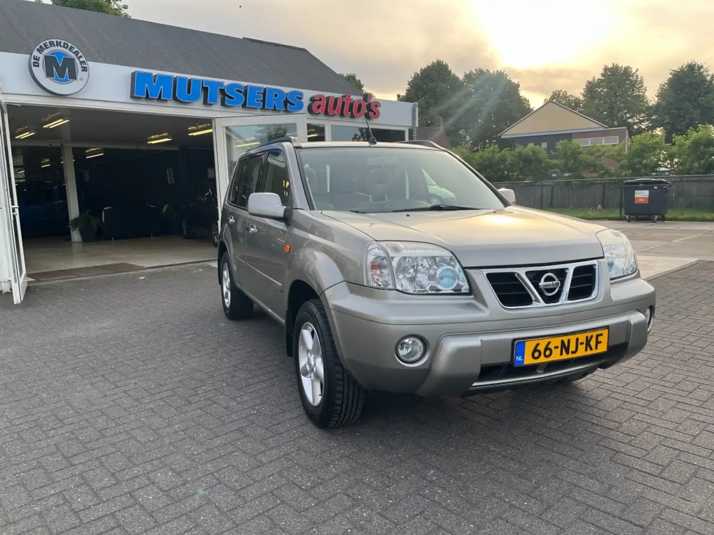 Nissan X-Trail 2.5 ELEGANCE,4x4, AUT,LEER, perfecte staat! Beige - 1