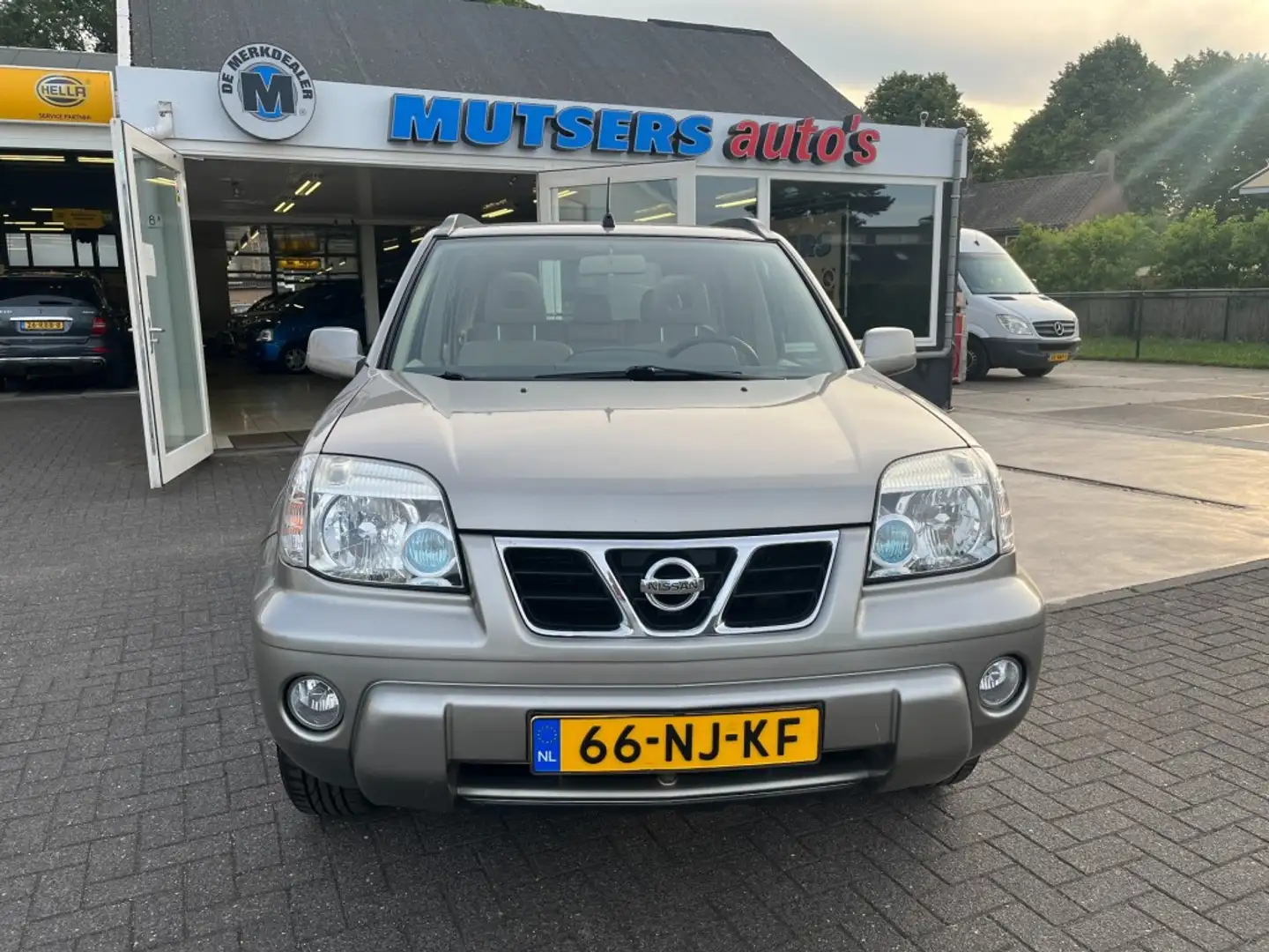 Nissan X-Trail 2.5 ELEGANCE,4x4, AUT,LEER, perfecte staat! Beige - 2
