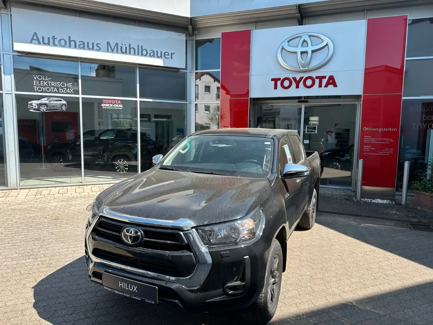 Toyota Hilux Double Cab Comfort 4x4 Černá - 2